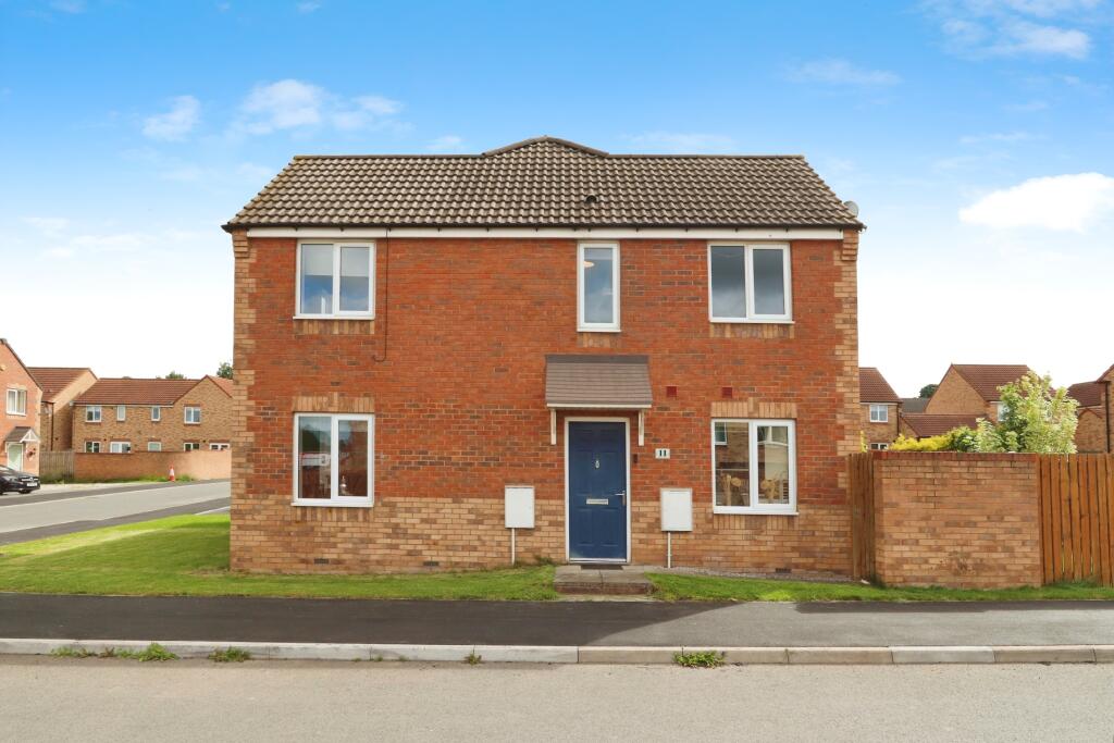3 bedroom semidetached house for sale in Seaton Crescent, Knottingley