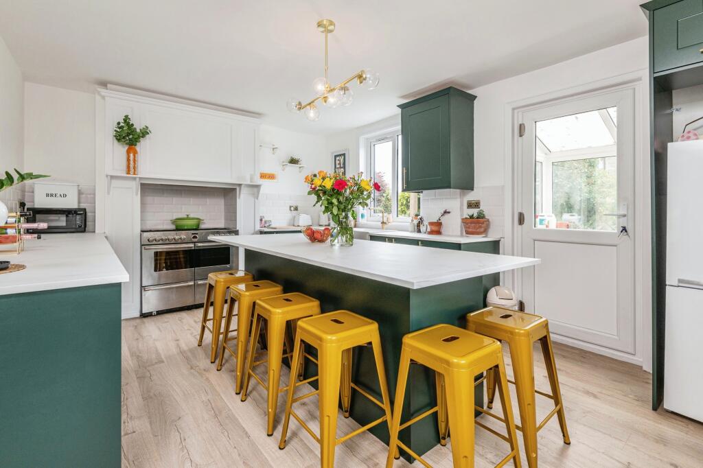 3 bedroom end of terrace house for sale in Sowood Avenue, Ossett, WF5