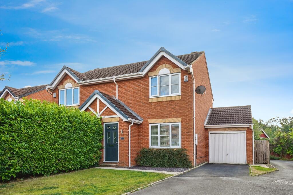 3 bedroom semidetached house for sale in Shelley Court, Horbury