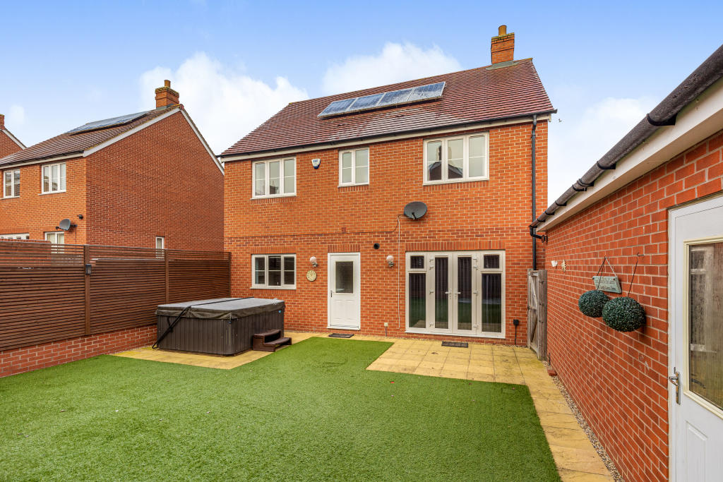 4 bedroom detached house for sale in Ellis Way, Abington Vale