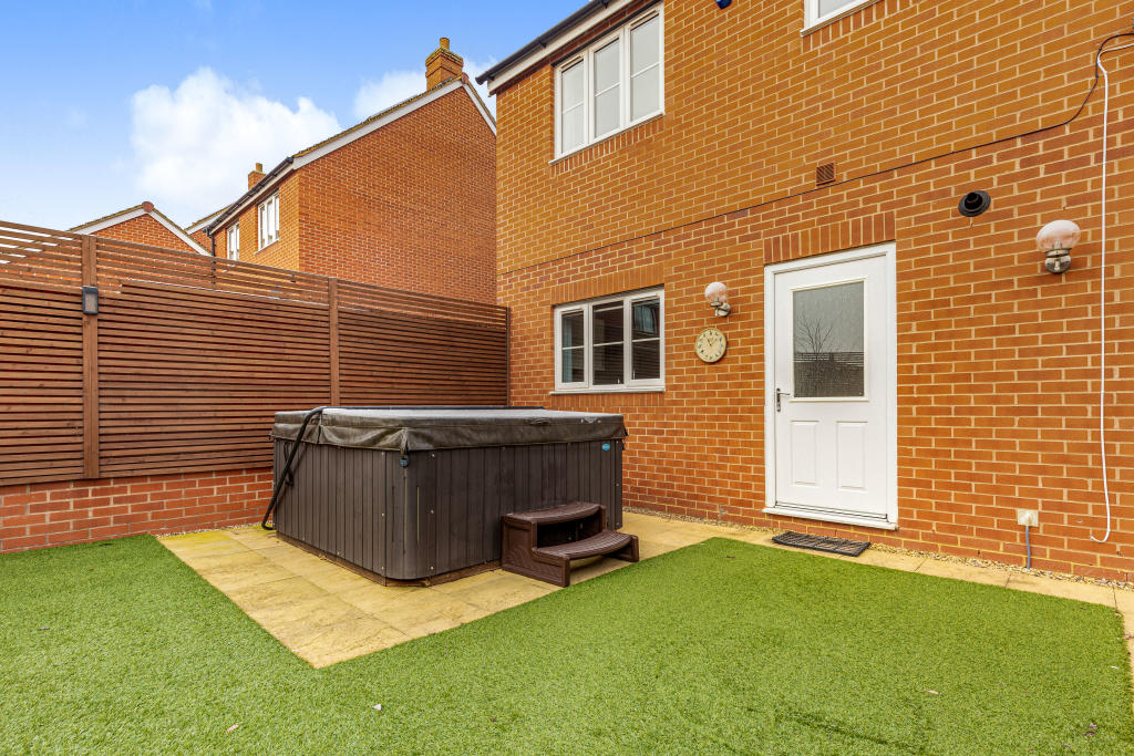 4 bedroom detached house for sale in Ellis Way, Abington Vale