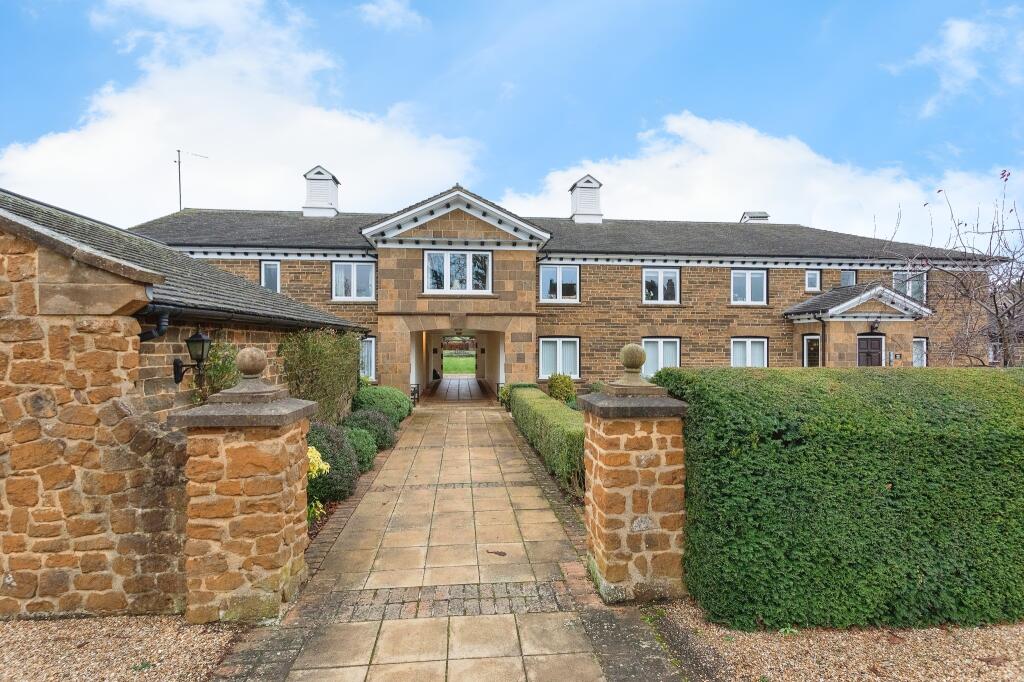 2 bedroom ground floor flat for sale in Malthouse Court, Towcester, NN12