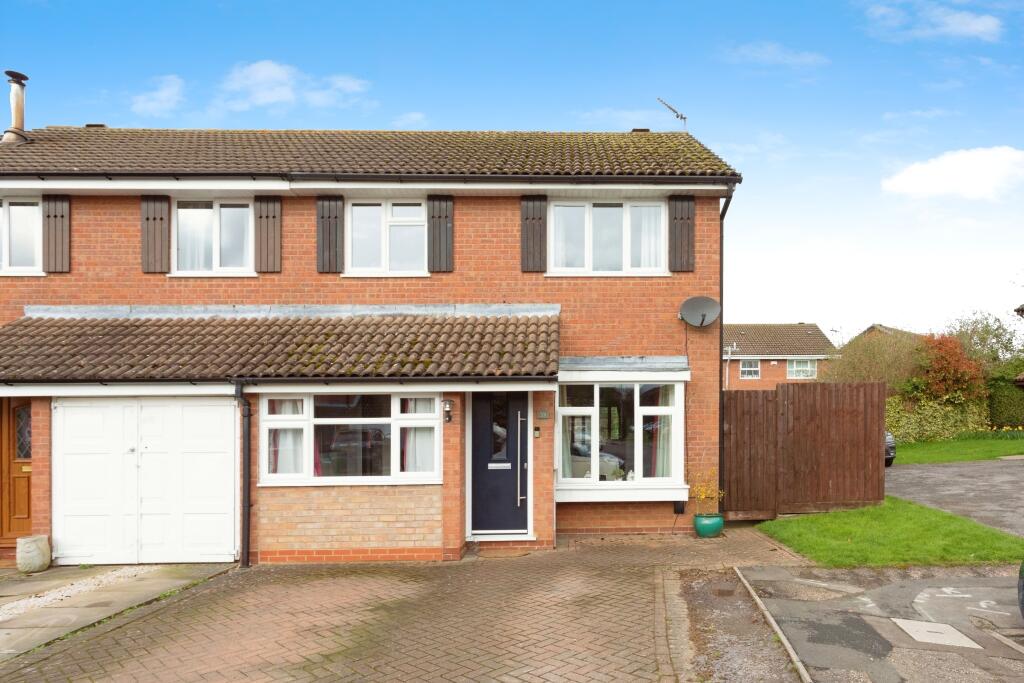 3 bedroom semidetached house for sale in Wodhams Drive, Brackley, NN13