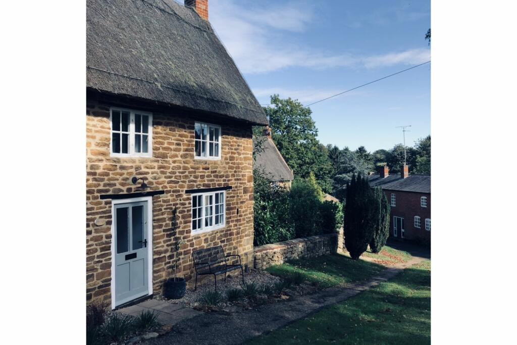 1 bedroom cottage for sale in Church Green, Badby, Daventry, NN11
