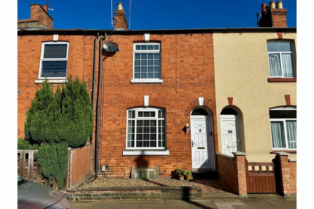 2 bedroom terraced house for sale in Argyle Street, Northampton, NN5