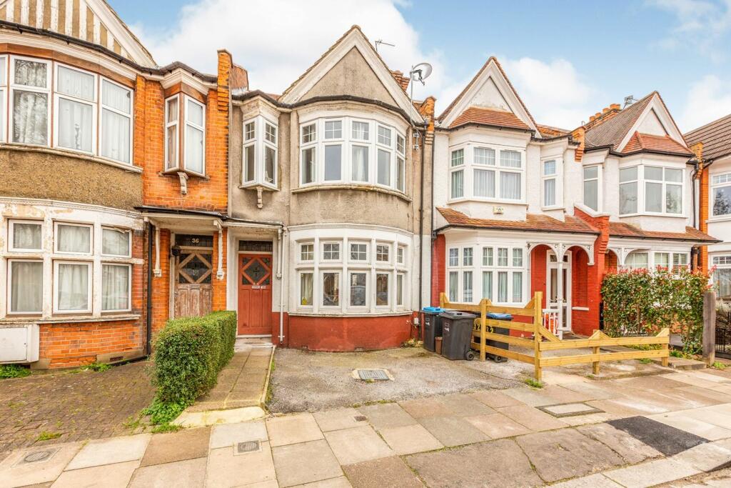 1 bedroom ground floor flat for sale in Kingsley Road, London, N13