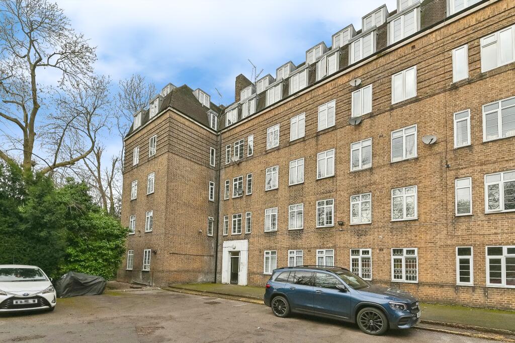 2 bedroom flat for sale in Waverley Grove, Finchley, N3