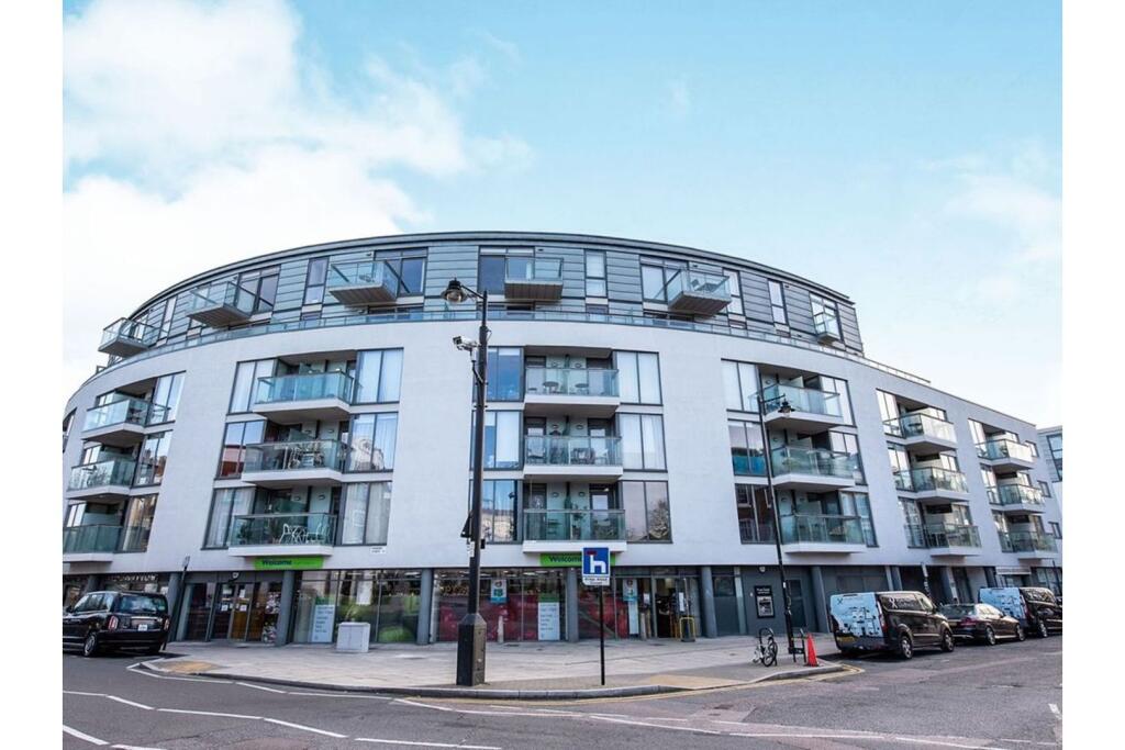 Main image of property: 51 Packington Street, London, N1