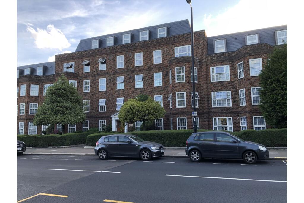 Main image of property: High Street, London, N14