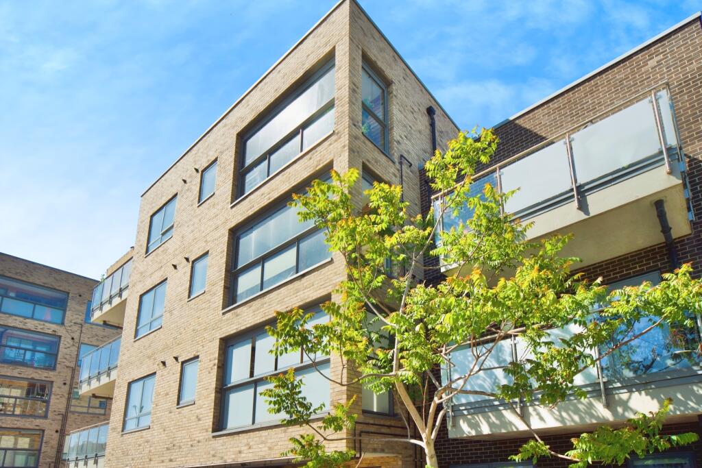 Main image of property: 1 Broomfield Road, London, N13