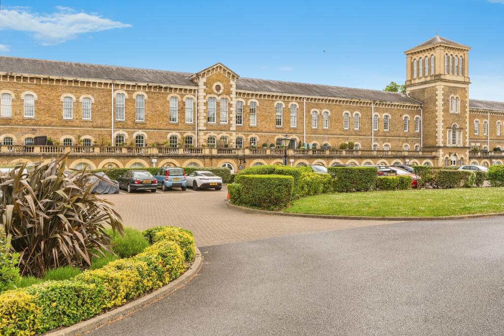 Main image of property: Royal Drive, London, N11