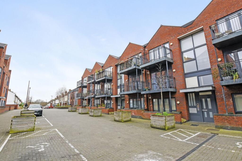 Main image of property: Leverton Close, London, N22