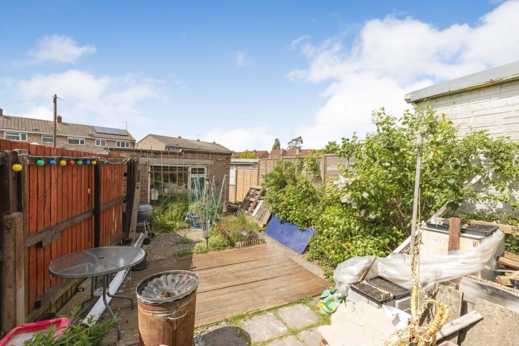 3 bedroom terraced house for sale in Lyndale Road, Yate, BS37