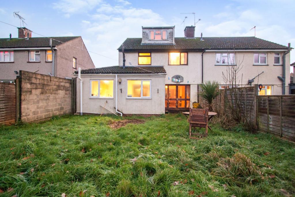 3 bedroom semidetached house for sale in Greenfield Crescent, Bristol