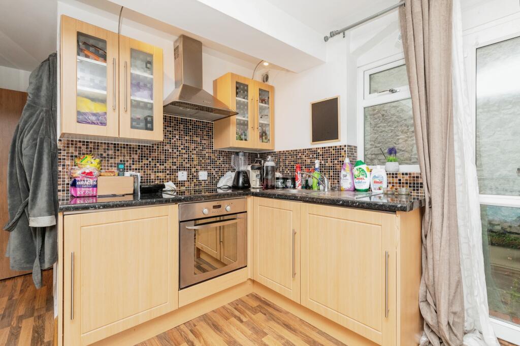 Studio flat for sale in 14 Southleigh Road Flat 3A Basement, Bristol, BS8