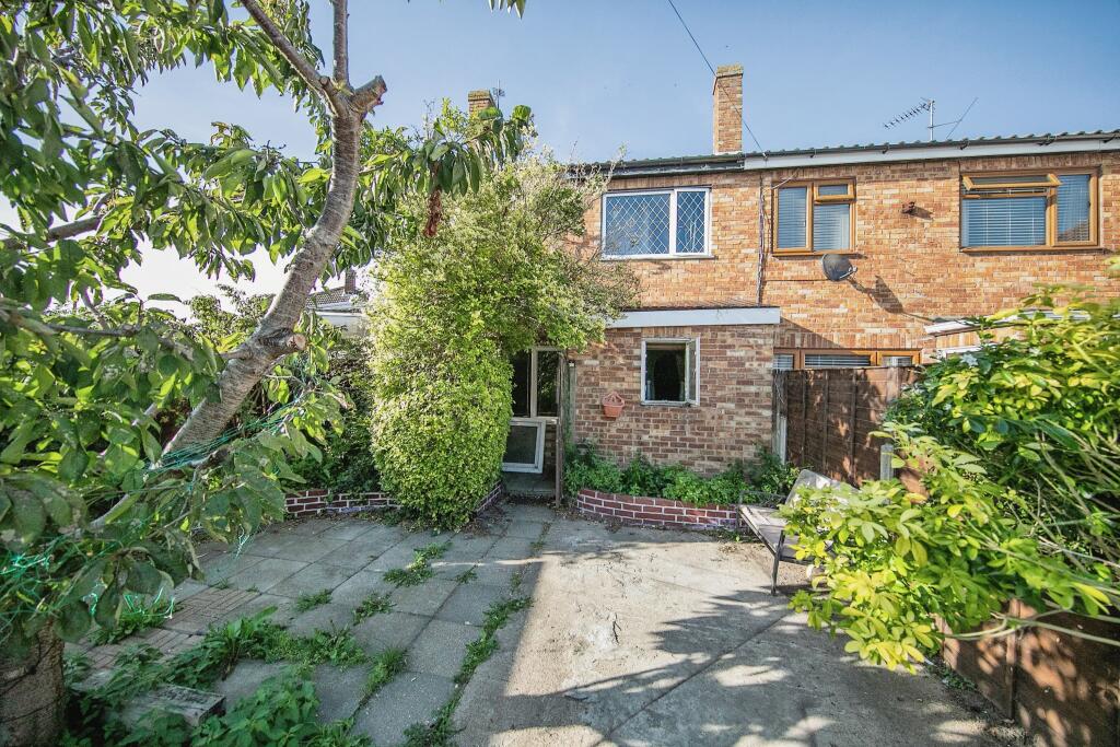 4 bedroom semidetached house for sale in Coopers Lane, Clactononsea