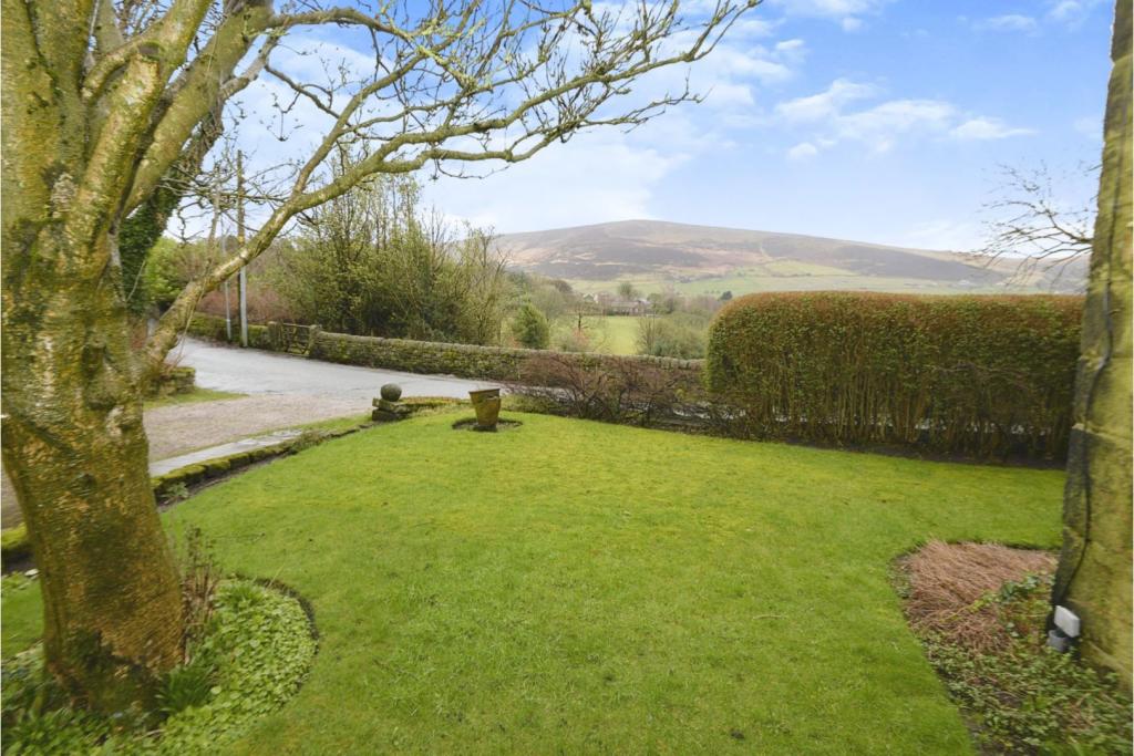 4 bedroom farm house for sale in Kinders Lane, Greenfield, OL3