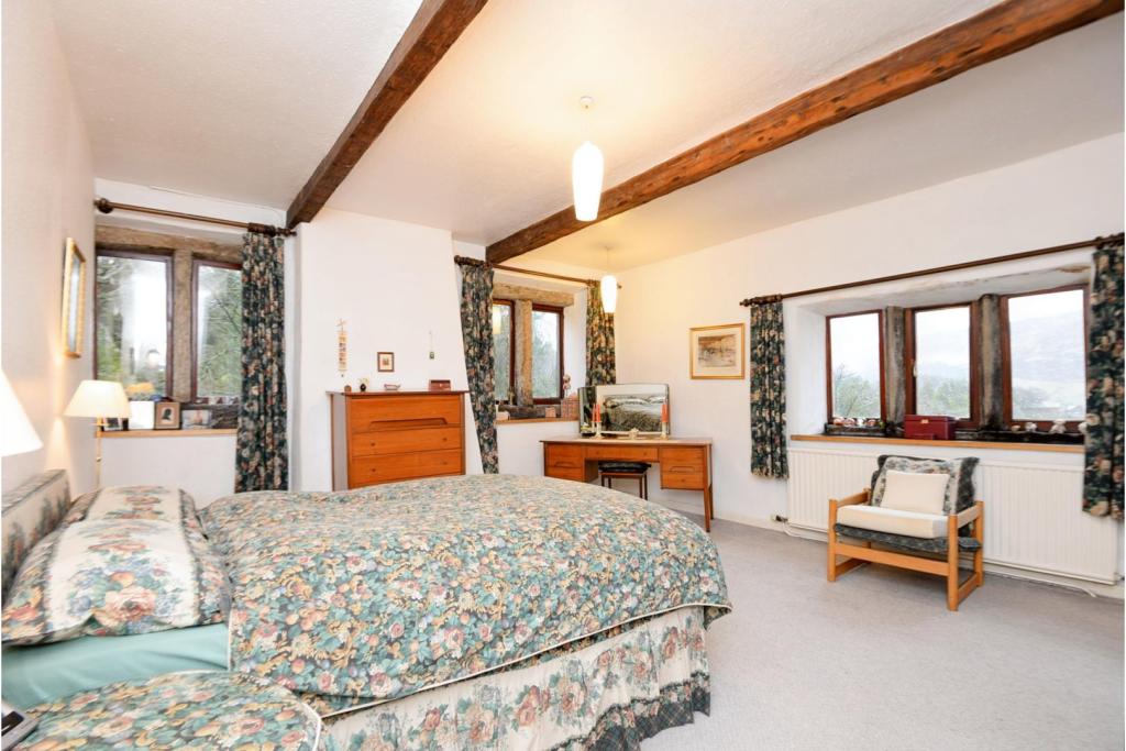 4 bedroom farm house for sale in Kinders Lane, Greenfield, OL3