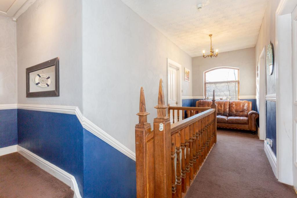 5 bedroom detached house for sale in 193 Newhey Road, Newhey, Rochdale