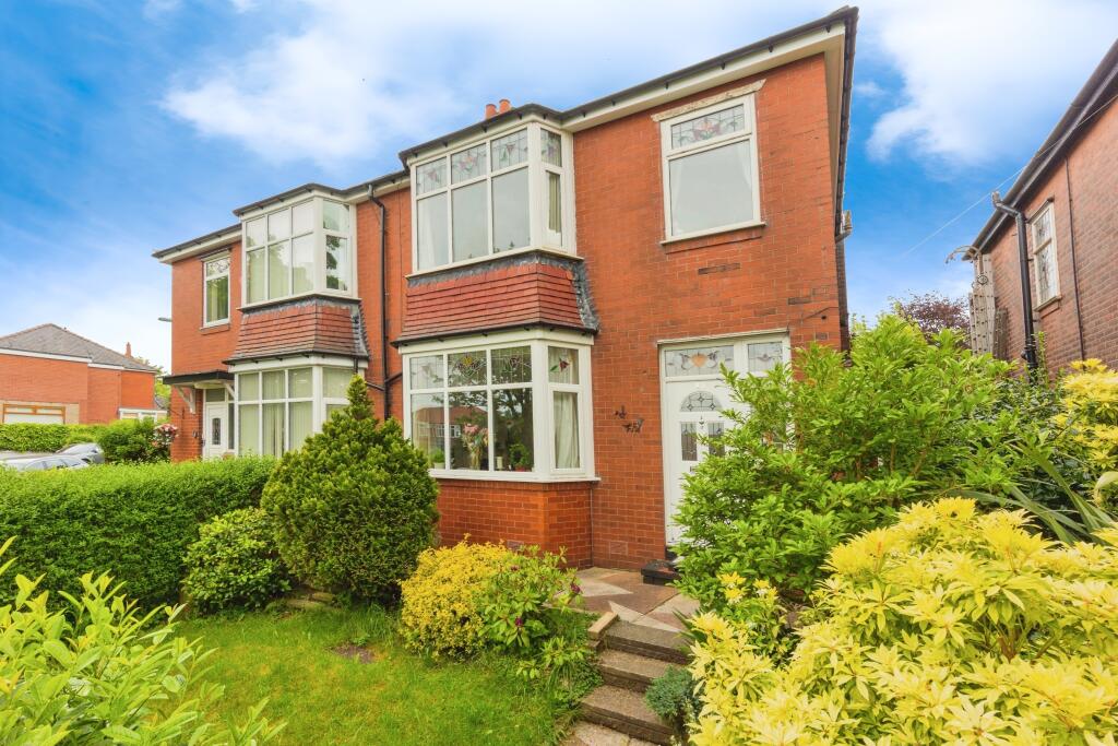 3 bedroom semidetached house for sale in Springbank, Oldham, OL9