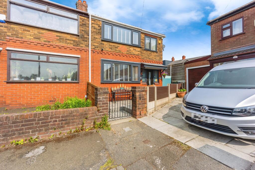 Main image of property: Farnsworth Close, Ashton-under-Lyne, OL7