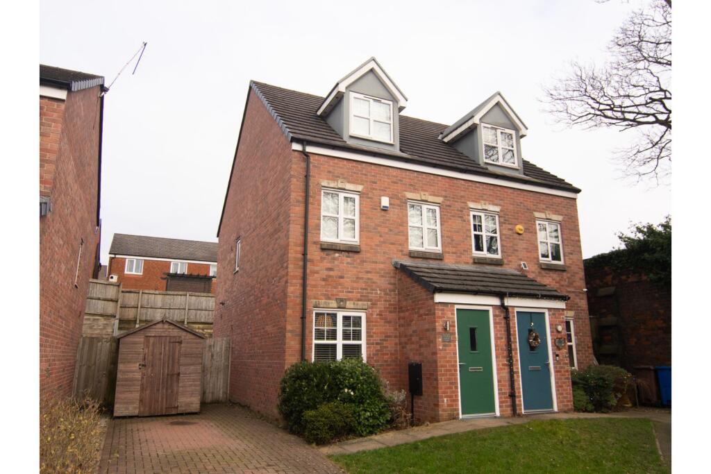 Main image of property: Oakhurst Close, Rochdale, OL12