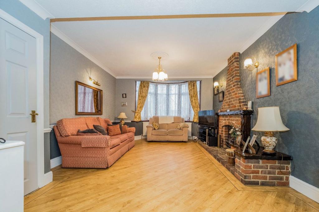 6 bedroom semidetached house for sale in Cavendish Gardens, Barking, IG11