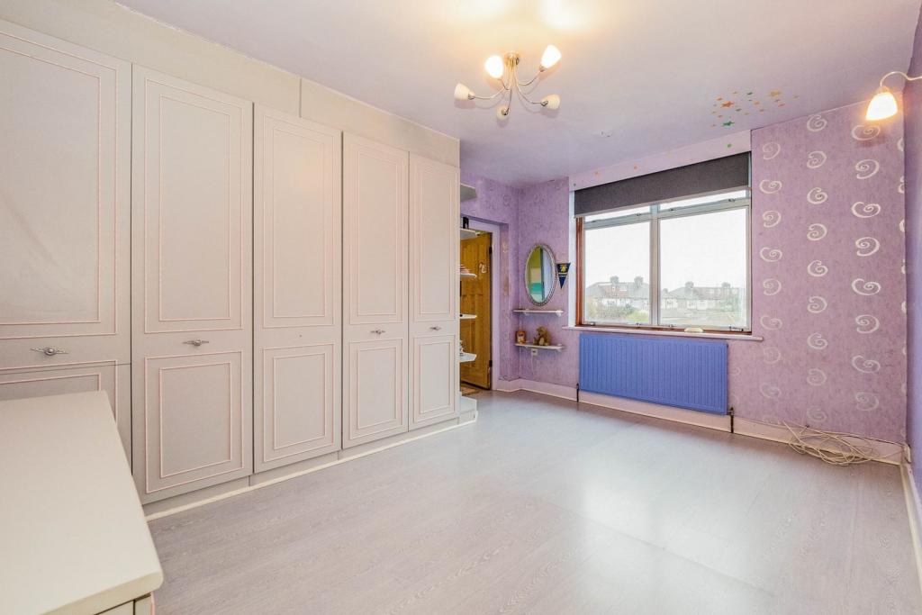 6 bedroom semidetached house for sale in Cavendish Gardens, Barking, IG11