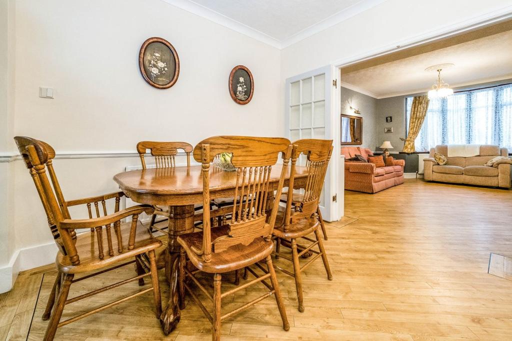 6 bedroom semidetached house for sale in Cavendish Gardens, Barking, IG11