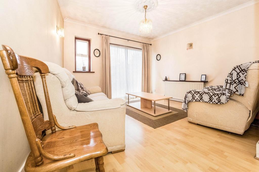 6 bedroom semidetached house for sale in Cavendish Gardens, Barking, IG11