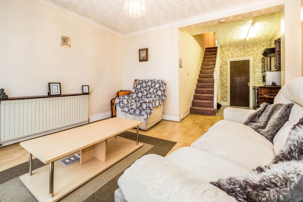 6 bedroom semidetached house for sale in Cavendish Gardens, Barking, IG11