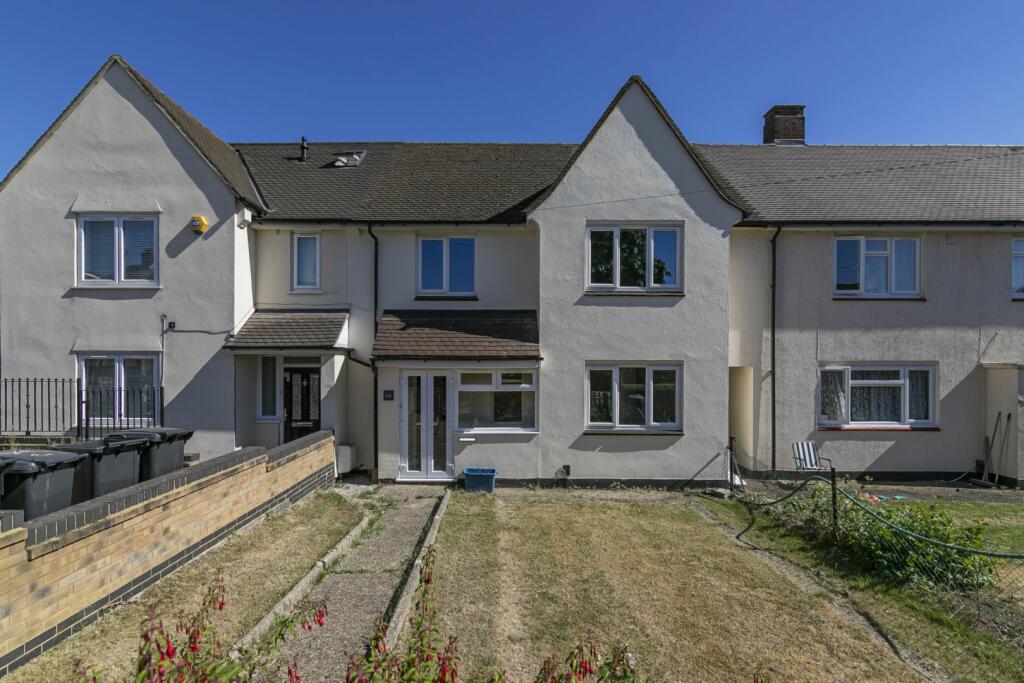 4 bedroom terraced house for sale in Valley Hill, Loughton, IG10