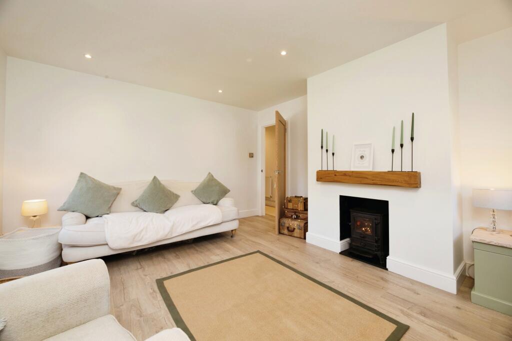 Main image of property: Oakfields, Loughton, IG10