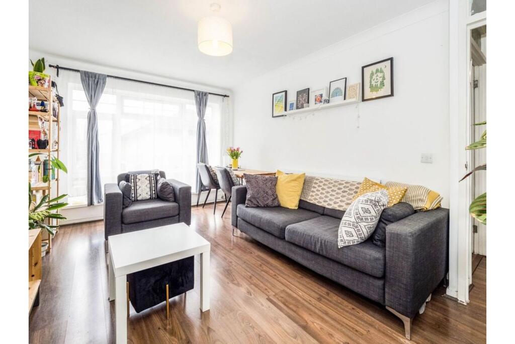 Main image of property: Clayhall Avenue, Ilford, IG5