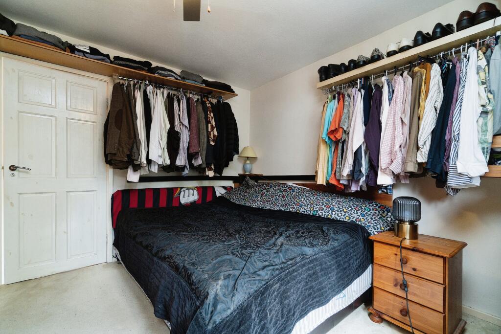 5 bedroom detached house for sale in Roxton Gardens, Addington Village