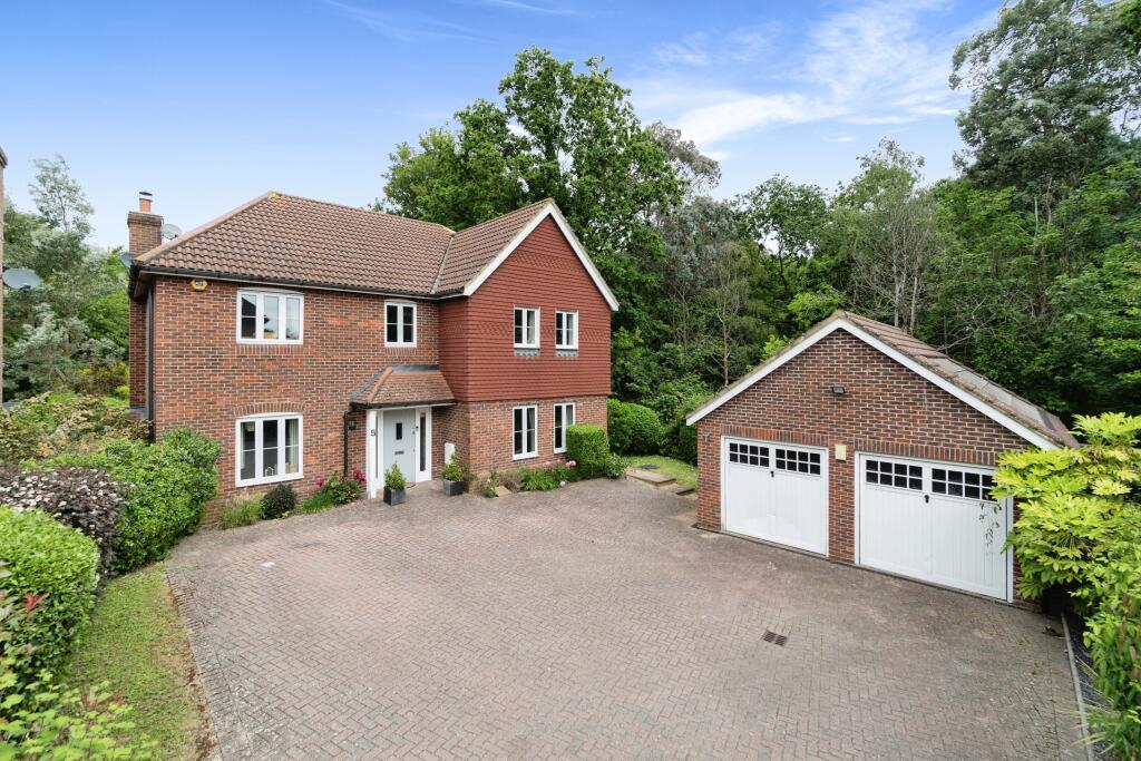 5 bedroom detached house for sale in Fieldpark Gardens, Shirley