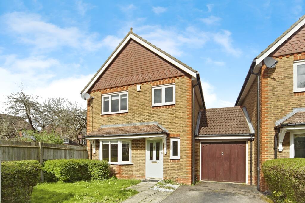 3 bedroom link detached house for sale in Rosedale Place, Shirley