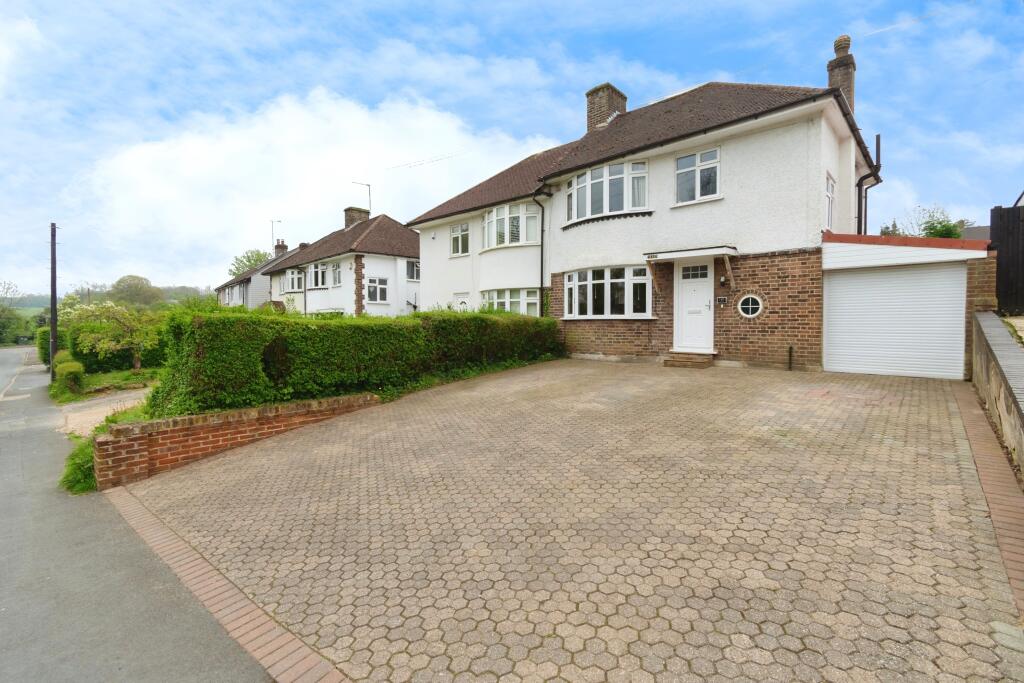 3 bedroom semidetached house for sale in Farleigh Road, Warlingham, CR6