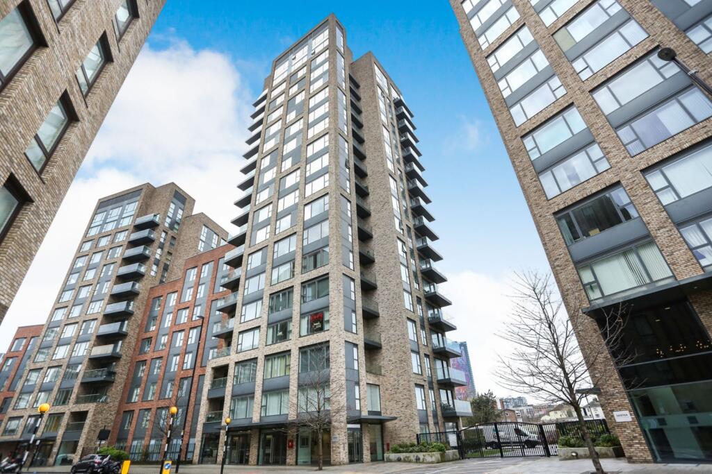 Main image of property: 43 Cherry Orchard Road, Croydon, CR0