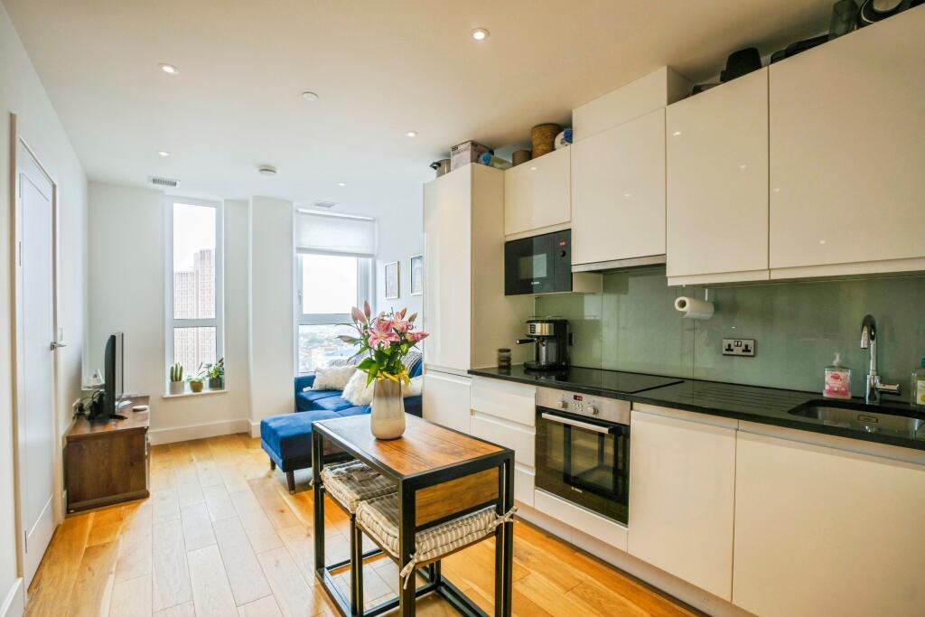 Main image of property: 4 Edridge Road, Croydon, CR0