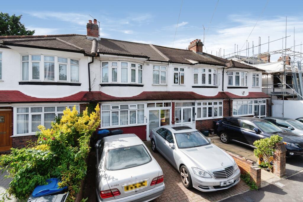 3 bedroom terraced house for sale in Heatherdene Close, Mitcham, CR4