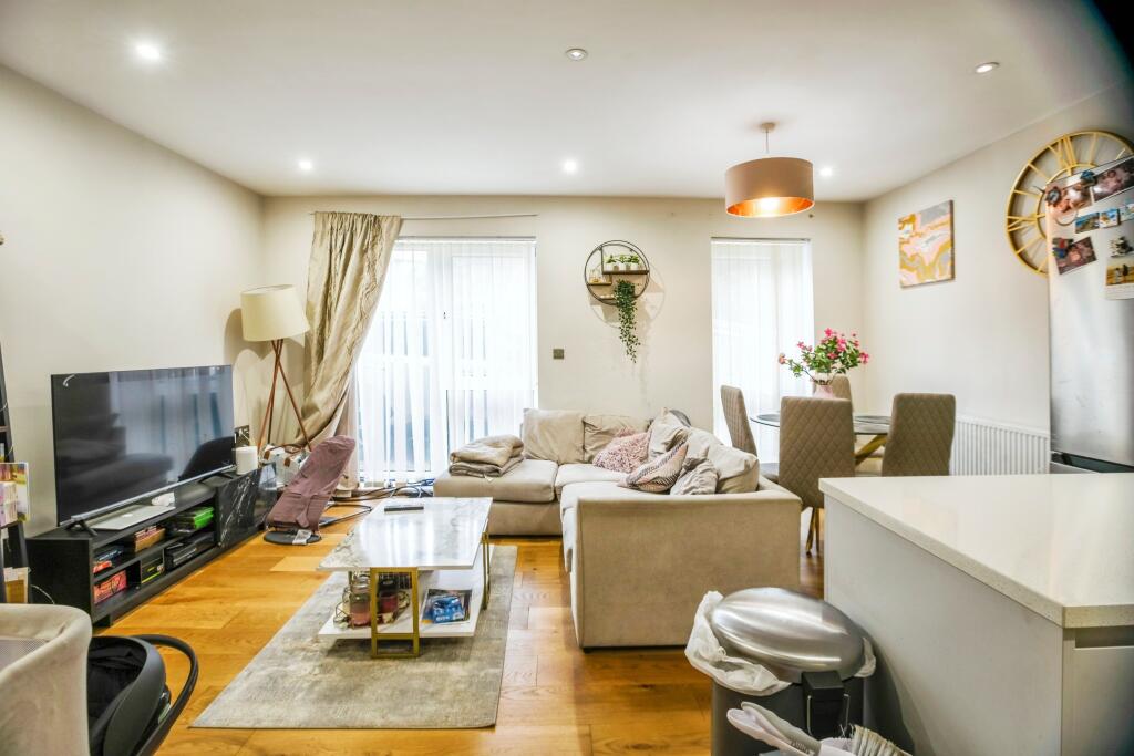 Additional property image - 38 Woodcote Grove Road, Coulsdon, CR5