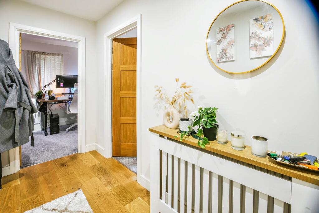 Additional property image - 38 Woodcote Grove Road, Coulsdon, CR5