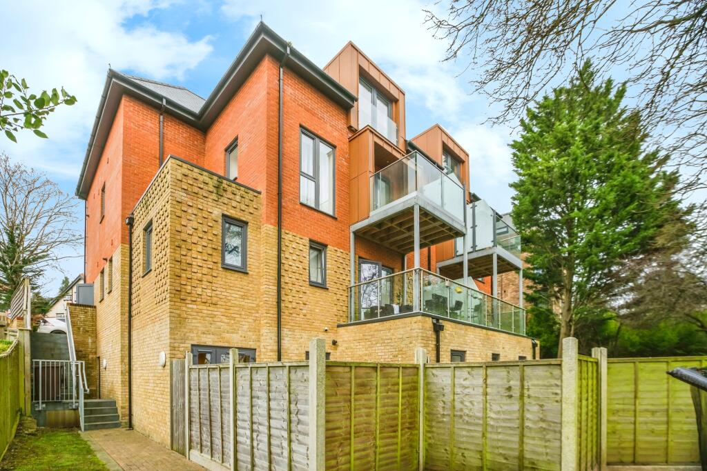 Additional property image - 38 Woodcote Grove Road, Coulsdon, CR5