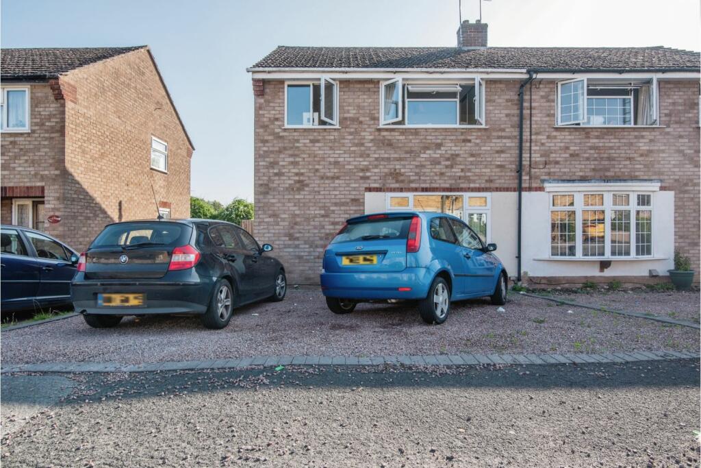3 bedroom semidetached house for sale in Penhill Crescent, Worcester, WR2