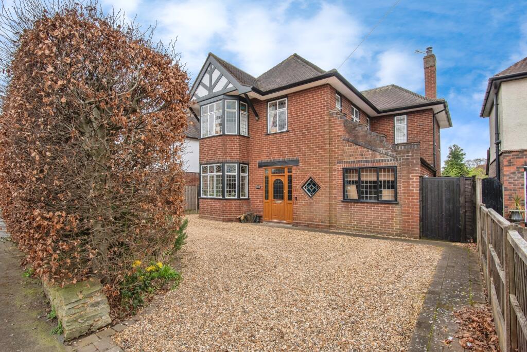 4 bedroom detached house for sale in Bilford Road, Worcester, WR3
