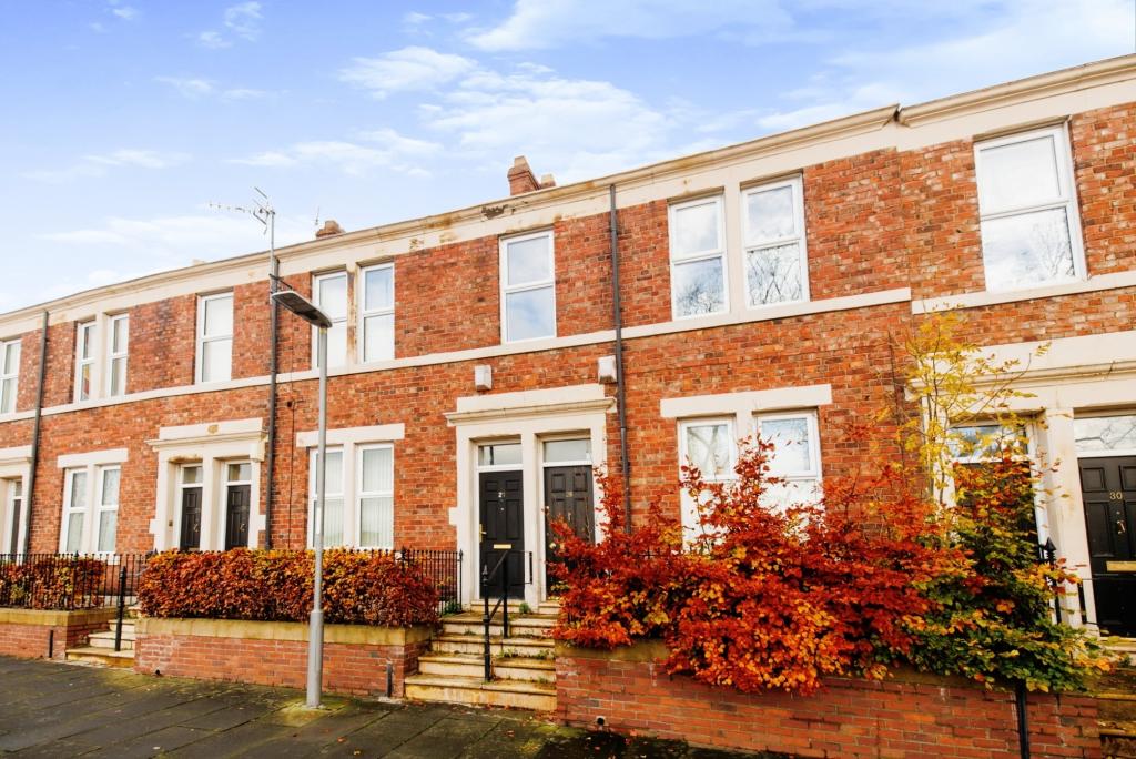 2 bedroom flat for sale in Bensham Crescent, Gateshead, NE8