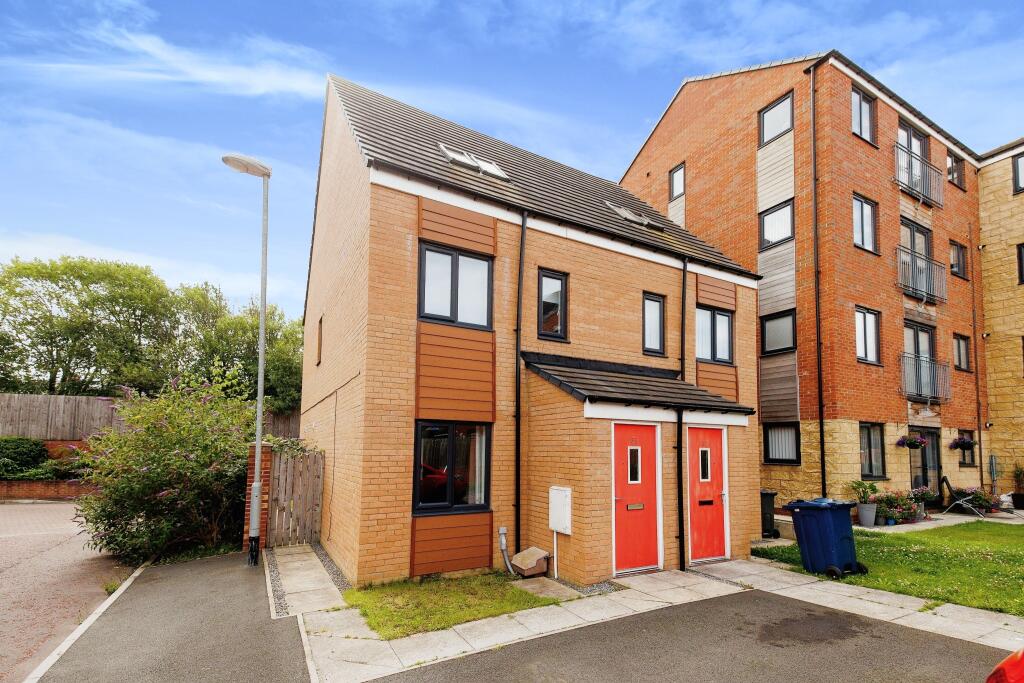 3 bedroom semidetached house for sale in St. Nicholas Way, Hebburn, NE31