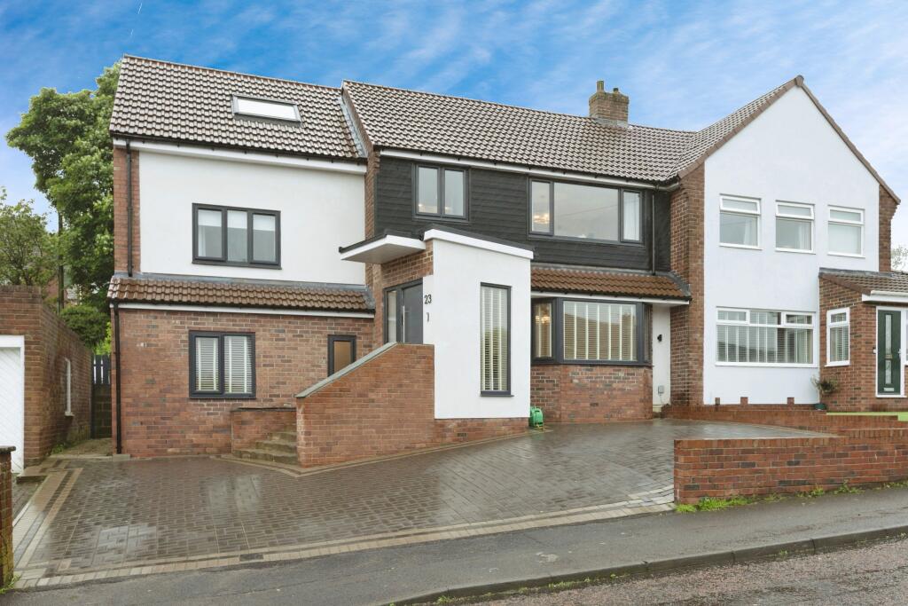 4 bedroom semidetached house for sale in Stella Hall Drive, Blaydonon