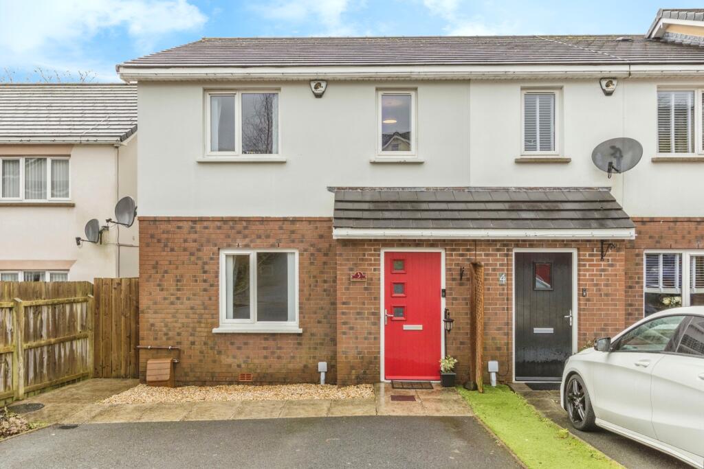 3 bedroom end of terrace house for sale in Grahams Bridge Mews
